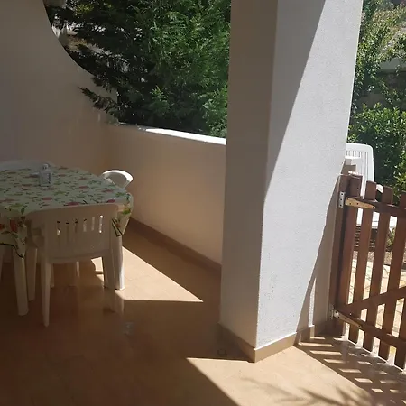 Repraesentative Zwei Mit Veranda Und Garten * Vieste