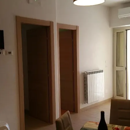 Repraesentative Zwei-zimmer-wohnung Mit Veranda Und Garten Apartment *