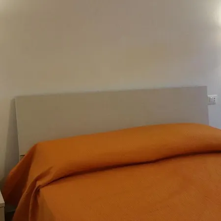 Apartment Repraesentative Zwei-zimmer-wohnung Mit Veranda Und Garten