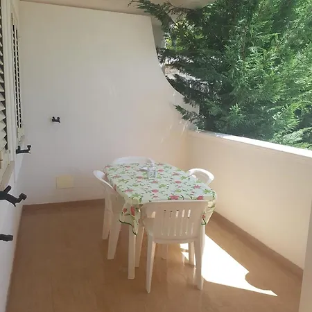 Repraesentative Zwei-zimmer-wohnung Mit Veranda Und Garten Apartment *