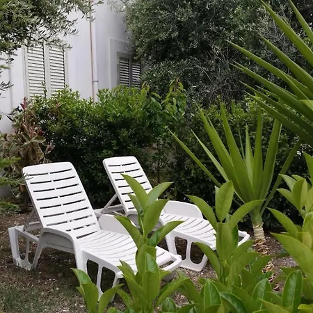 Repraesentative Zwei-zimmer-wohnung Mit Veranda Und Garten Apartment *